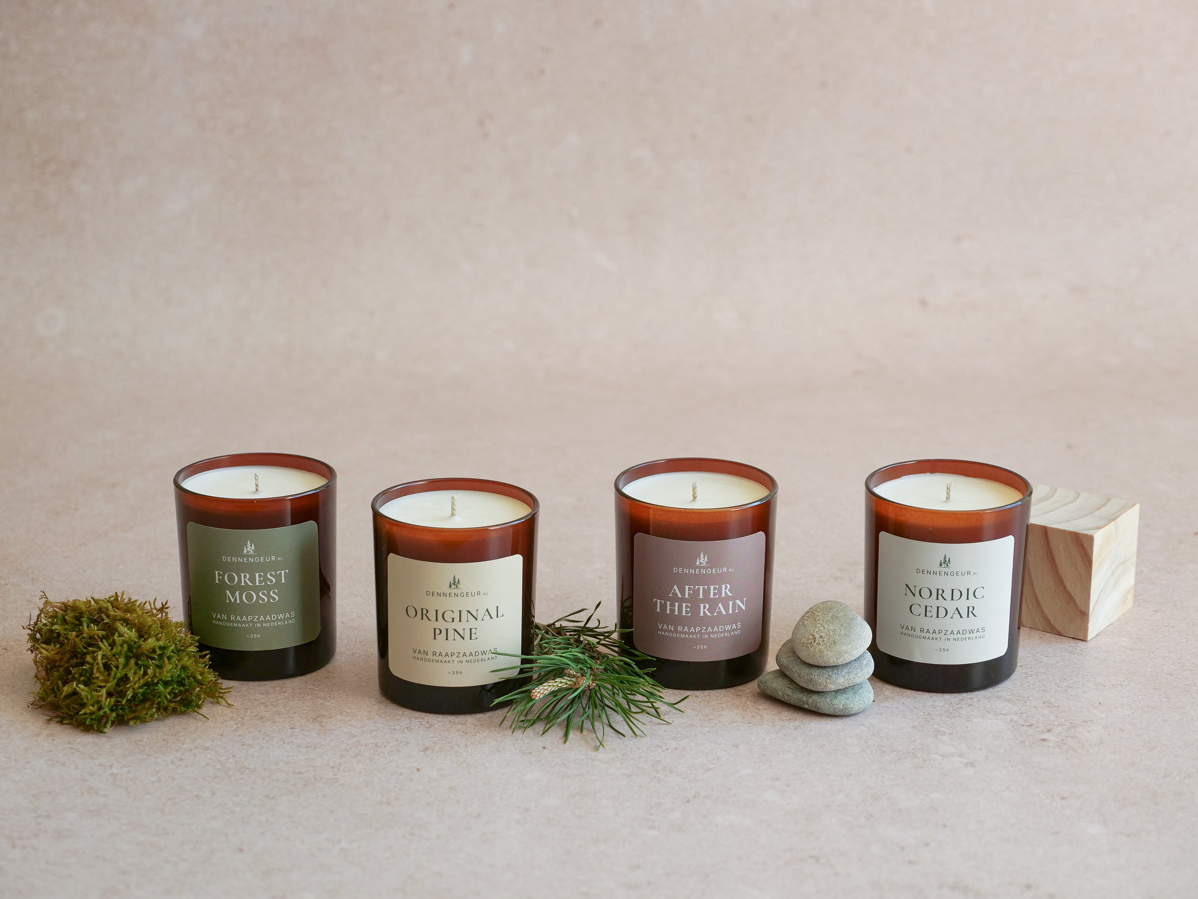 Collectie dennengeurkaarsen met vier bosgeuren – Original Pine, Nordic Cedar, Forest Moss en After the Rain